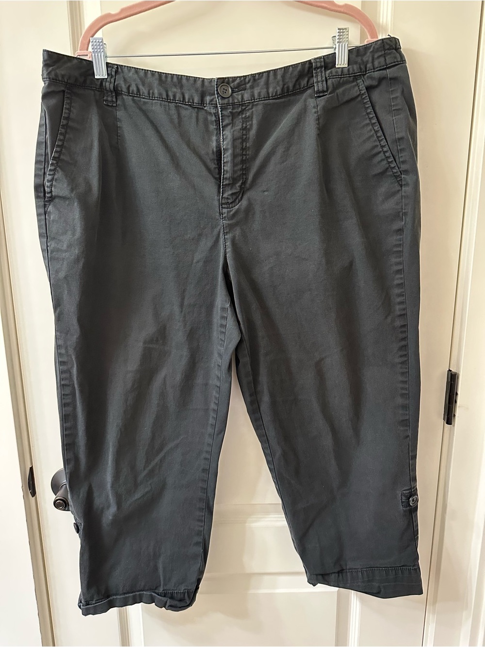 Liz Claiborne Black Cropped Chino Pants